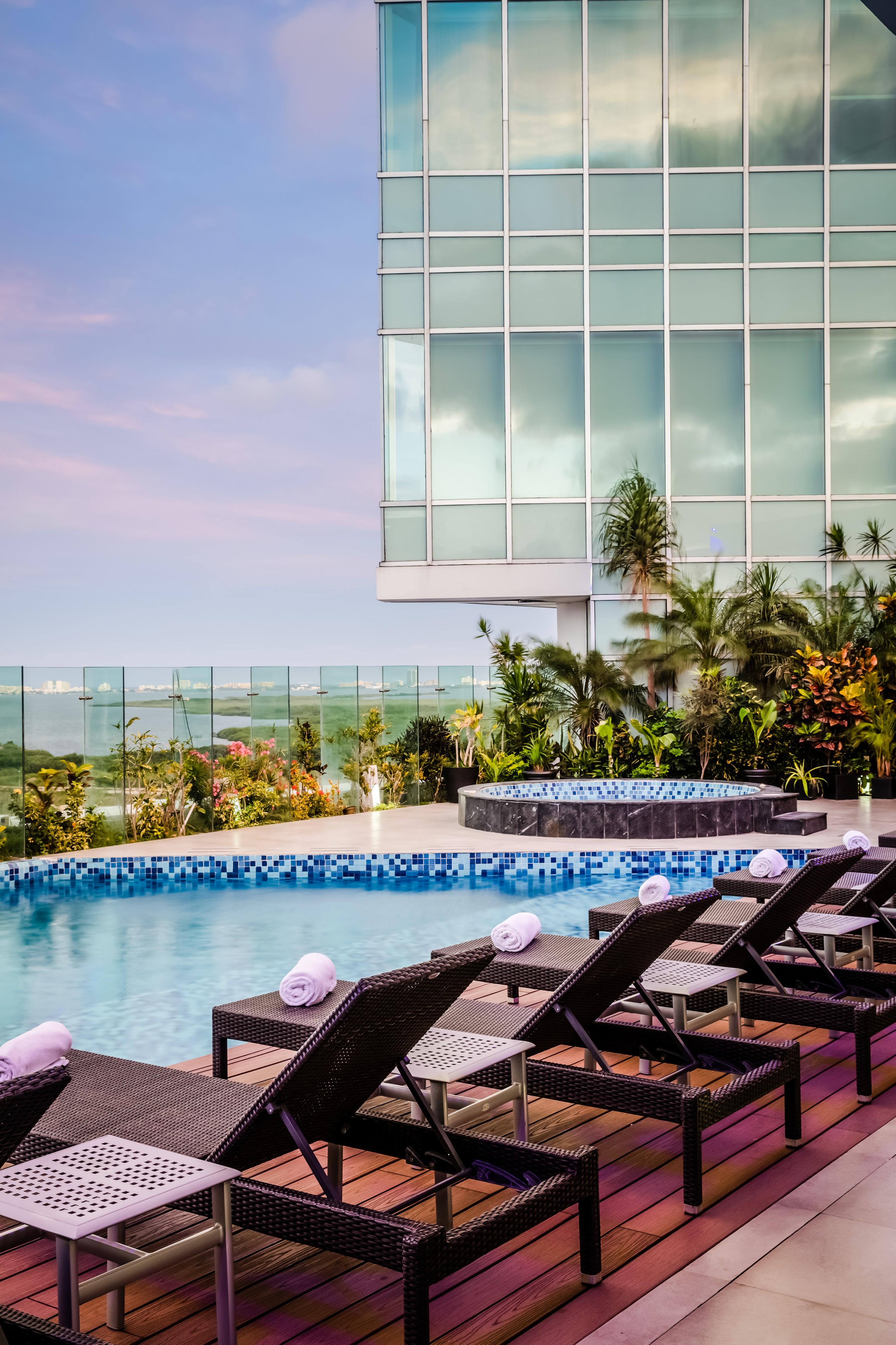 Fiesta Inn Cancun Las Americas Exterior photo