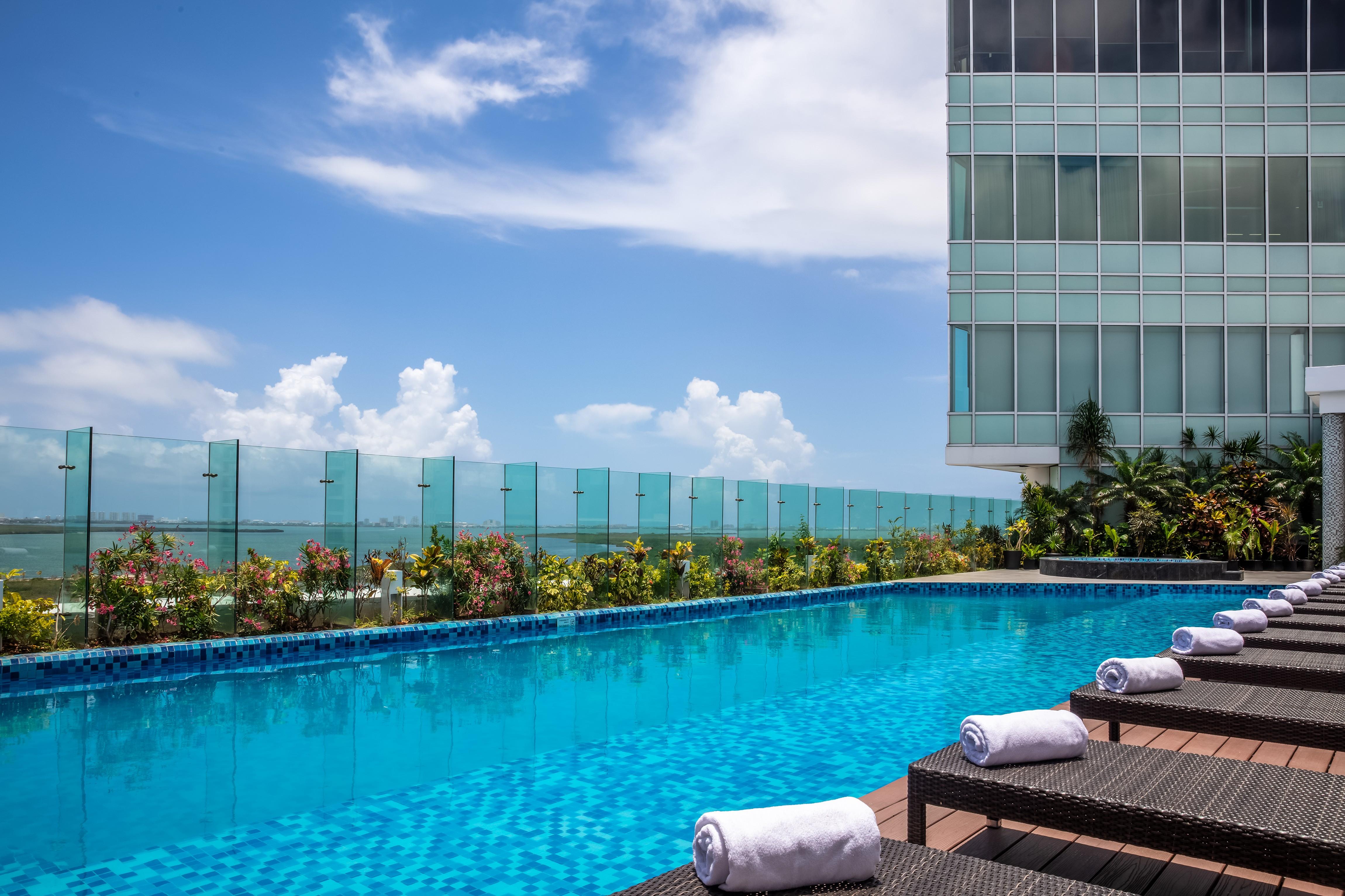 Fiesta Inn Cancun Las Americas Exterior photo